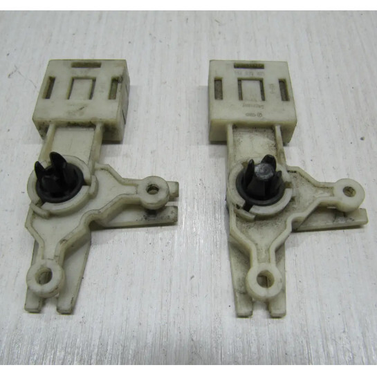 Кронштейн тяги замка Volkswagen Polo 3  1997 хэтчбек 1.6 Бензин Киев