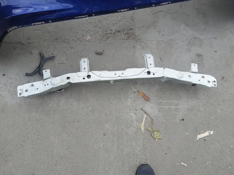 Верхняя планка телевизора Nissan Juke  2017 1.6 Бензин 