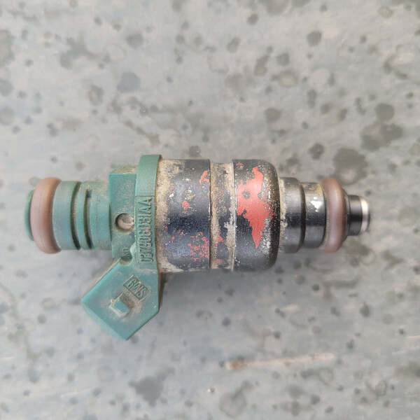 Топливная форсунка бенз 4шт Volkswagen Passat B4  1995 1.6 Бензин Сумы