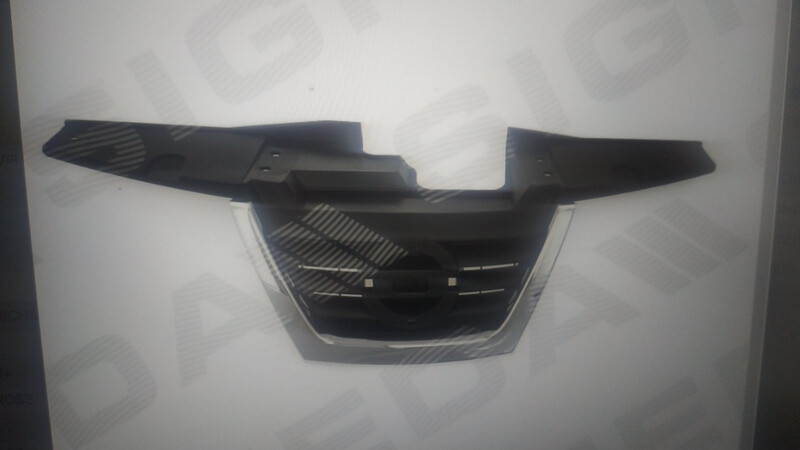 Центральная решётка бампера Nissan Juke  2012 1.6 Бензин 