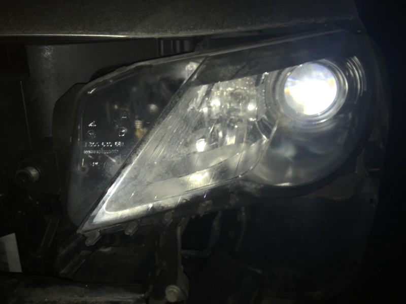 Фара передня права ксенон 3C8 941 752 C   Volkswagen Passat CC