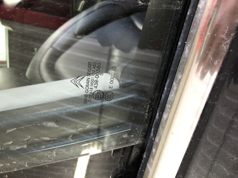 Стекло переднего пассажира Citroen C6  2006 2.7 Дизель Киев