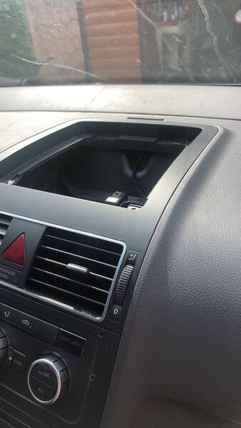 Бардачок Volkswagen Touran  2013 2.0 Дизель Сарны