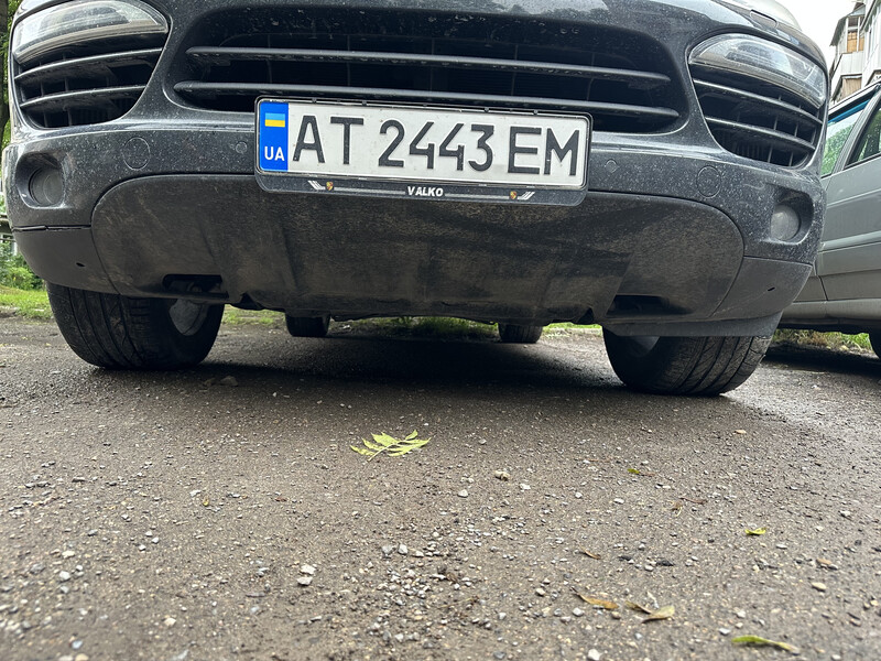 Губа переднего бампера Porsche Cayenne 2012 г.  3.0 л дизель Рогатин