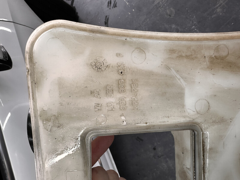 Бачок омывателя 3C8 955 453 F   Volkswagen Passat CC