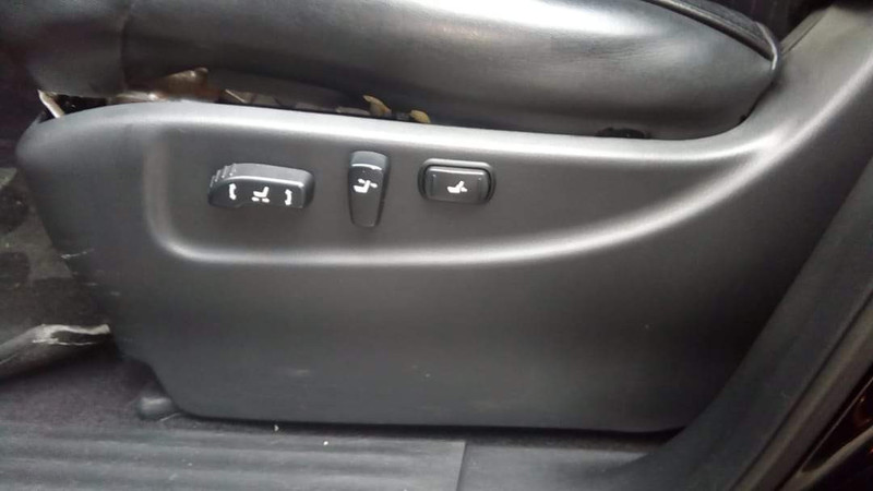 Облицовка сидения Infiniti QX56  2011 5.6 Бензин Киев