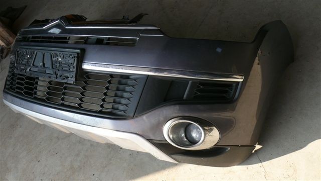 Накладка противотуманной фары правой (хром) Citroen C-Crosser 2010 г.  2.4 л бензин Луганск