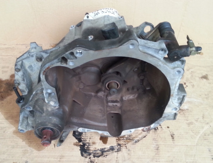 Мкпп jb3252 Mitsubishi Carisma mpi 1996 1.8 Бензин Киев