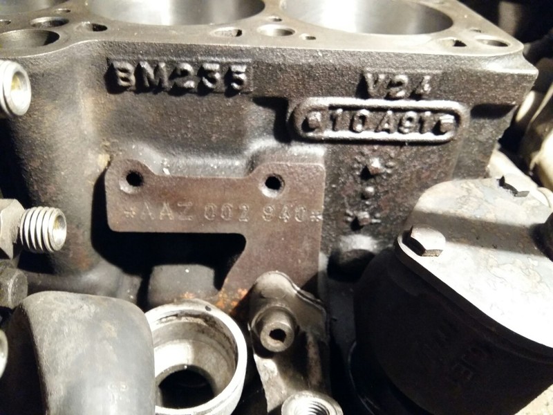 Головка цилиндров 028 103 351 B   Volkswagen Passat