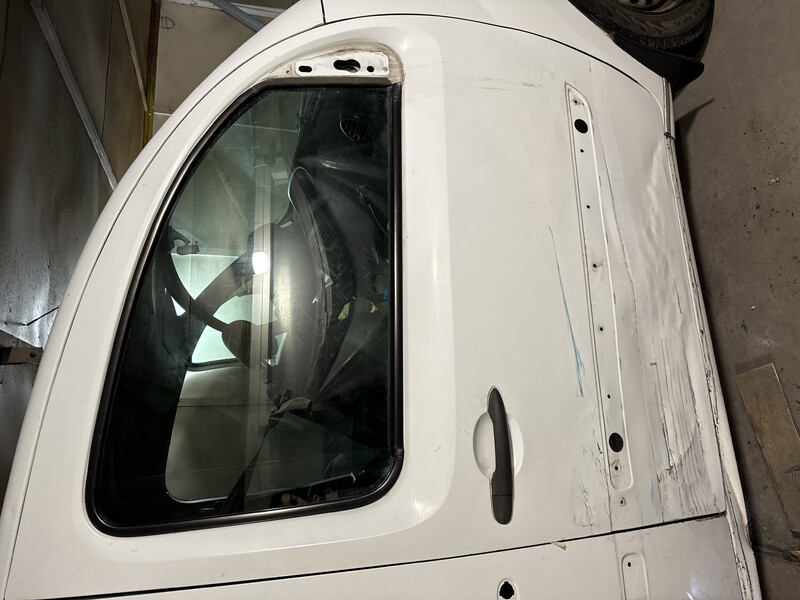 Двери правые передние Renault Kangoo  2010 1.5 Дизель Харьков
