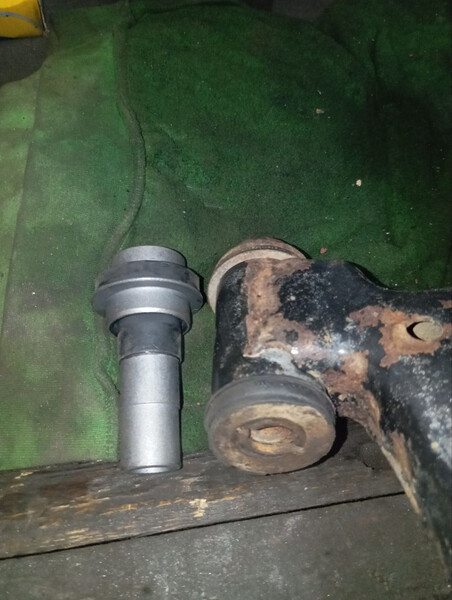 Сайлентблок підрамника Nissan X-Trail Т30 2002 2.2 Дизель Вінниця