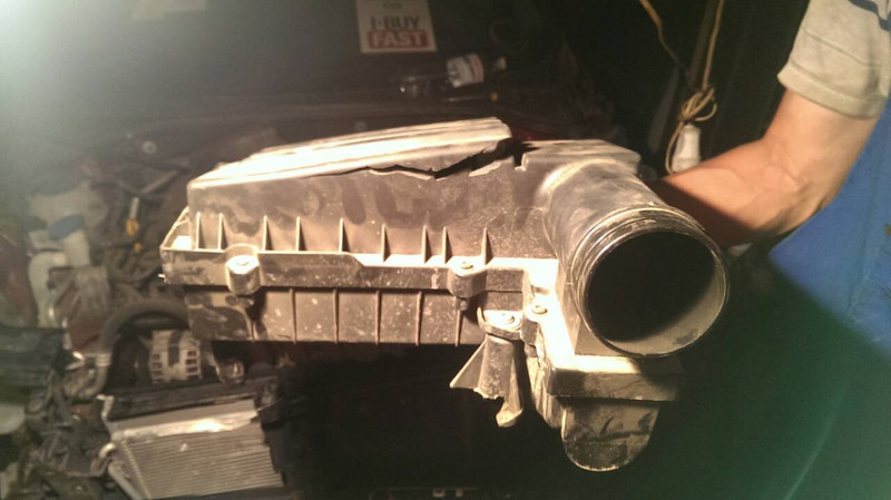 Корпус воздушного фильтра в сборе Volkswagen Passat B8 2015 г.  1.8 л бензин Николаев