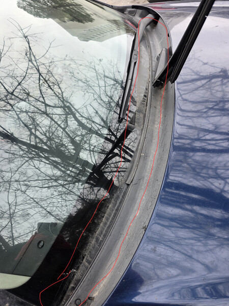 Ущільнювач між лобовим склом та жабо капоту Subaru Legacy 4  2005 2.0 Бензин Киев