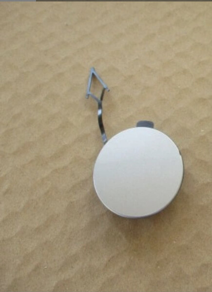 Заглушка бампера буксировочного крюка передняя правая Volkswagen Tiguan  2012 2.0 Бензин Харьков