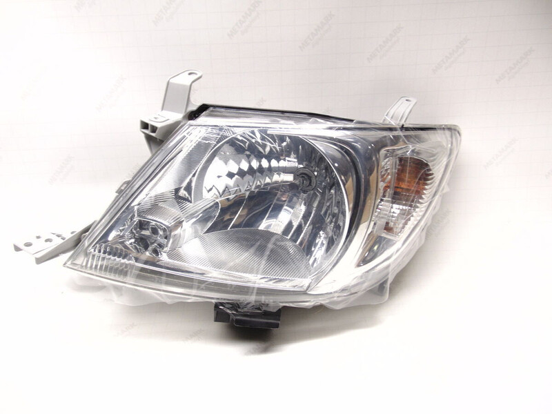 Фара левая Toyota Hilux 2009 г.  3.0 л дизель