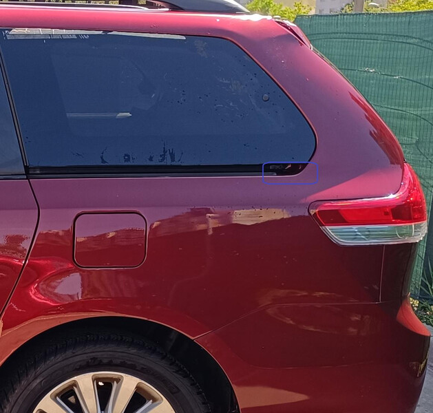 Заглушка заднего стекла Toyota Sienna  2016 универсал 3.5 Бензин Киев