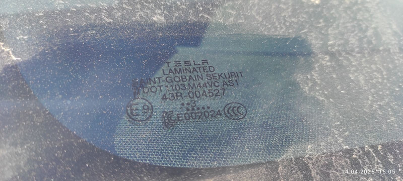 Стекло лобовое Tesla Model Y  2023 Киев