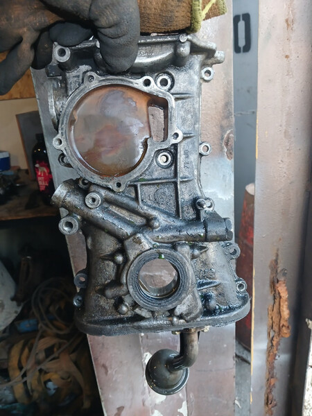 Крышка масляного насоса p10 1.6 Nissan Primera P10  1991 універсал 1.6 Бензин 