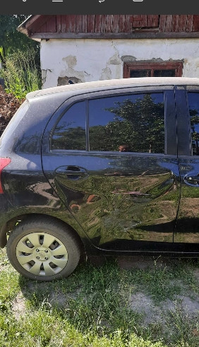 Двері задні праві голі Toyota Yaris  2005 хетчбек 1.3 Бензин 