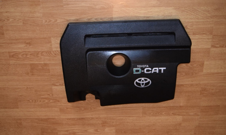 Кришка двигуна Toyota Avensis  2012 2.2 Дизель Дубно