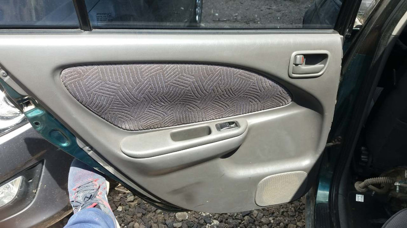 Карта двери задняя правая Toyota Avensis  1998 2.3 Бензин 