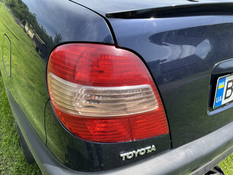 Стоп левый Toyota Avensis  2002 хэтчбек 2.4 Бензин Стрый