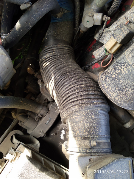 Патрубок повітряного фільтра Volvo 940  1993 2.3 Бензин 