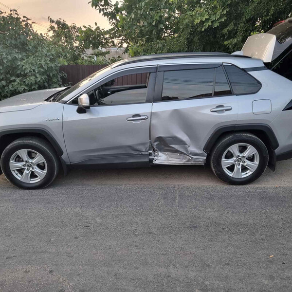 Двери задние и передние Toyota RAV4  2019 2.5 Бензин 