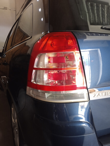 Задний левый фонарь Opel Zafira  2011 хэтчбек 1.6 Бензин 