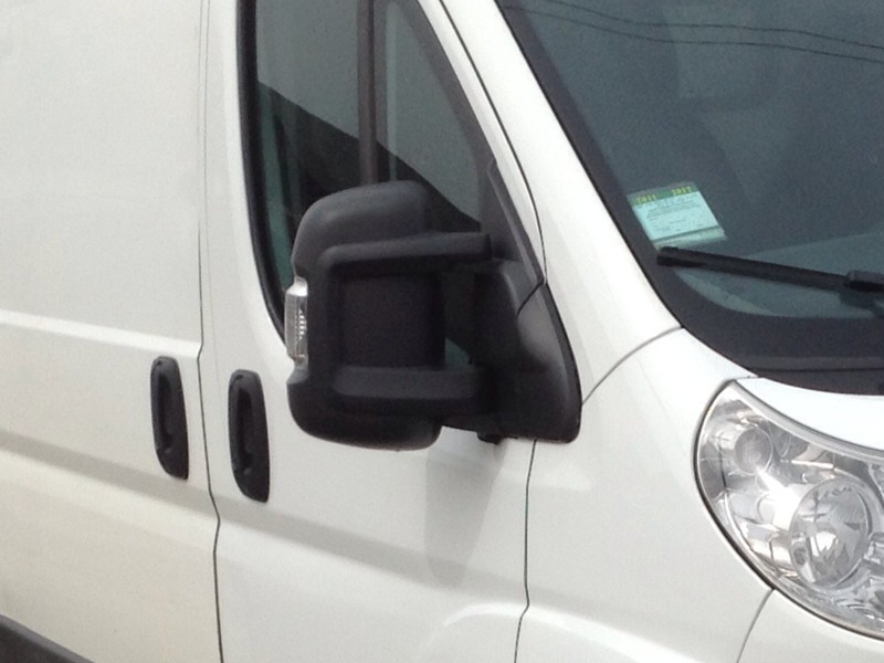 Правый уголок пласт массовый возле правого зеркала Fiat Ducato  2007 2.3 Дизель 