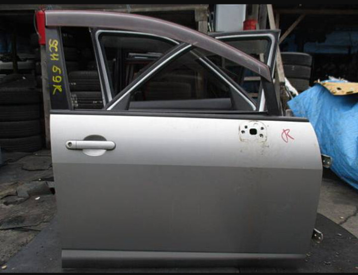 Правая передняя дверь на арабку Nissan Tiida C11  2008 хэтчбек 1.6 Бензин Киев