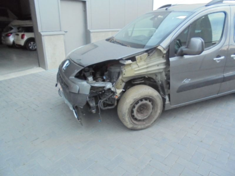 Фара передняя левая Peugeot Partner 2012 г.  1.6 л дизель Черкассы