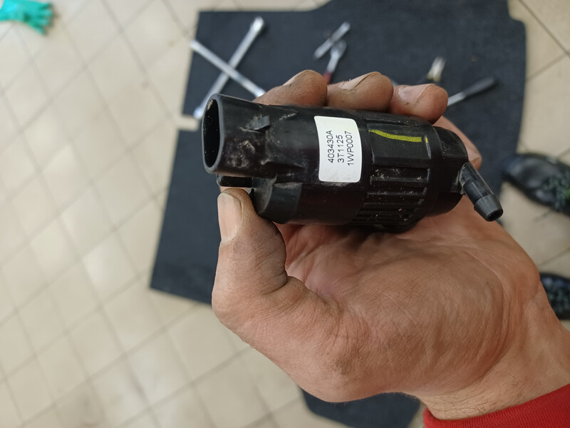 Насос омивача лобового скла Nissan Sentra  2017 