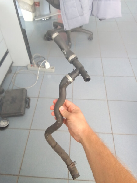 Патрубок радіатора BMW X1 F48 2016 універсал 2.0 Бензин 