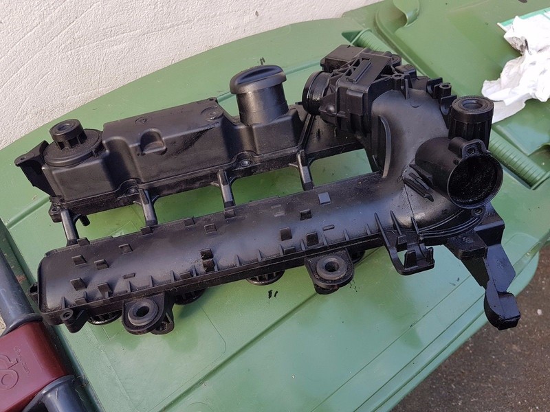 Клапанная крышка 1508417   Ford Fusion