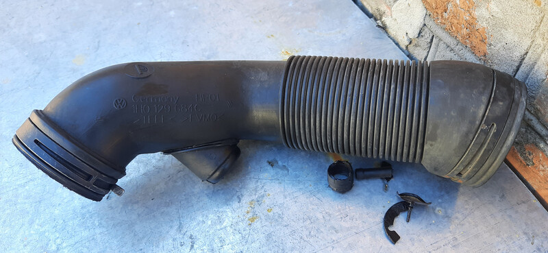 Патрубок воздушного фильтра Volkswagen Vento  1998 Киев