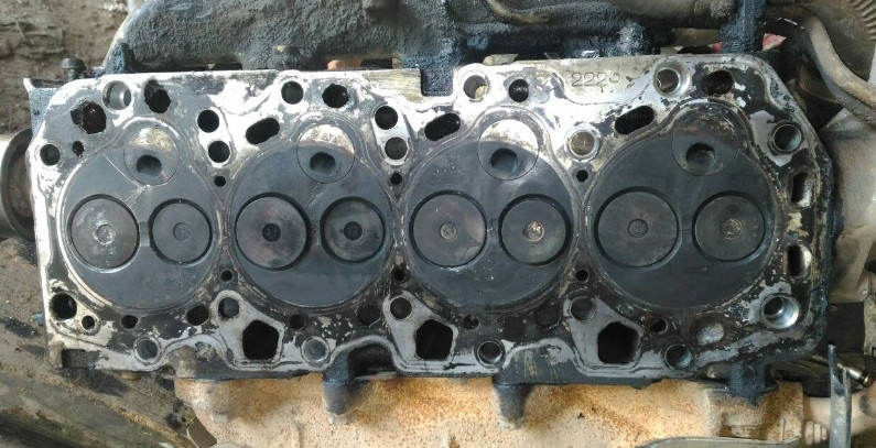 Головка двигуна Toyota Carina E  1996 2.0 Дизель 