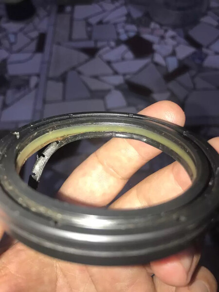 Сальник гідропідсилювача керма 49.002. 194   DAF XF, Freightliner Argosy