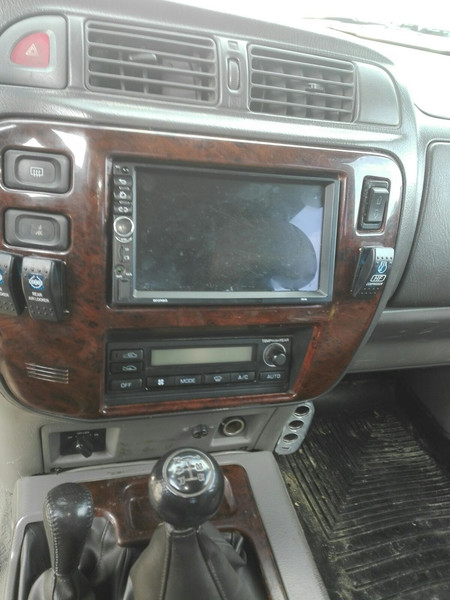 Накладка центральной консоли Nissan Patrol Y61  1999 4.5 Бензин 