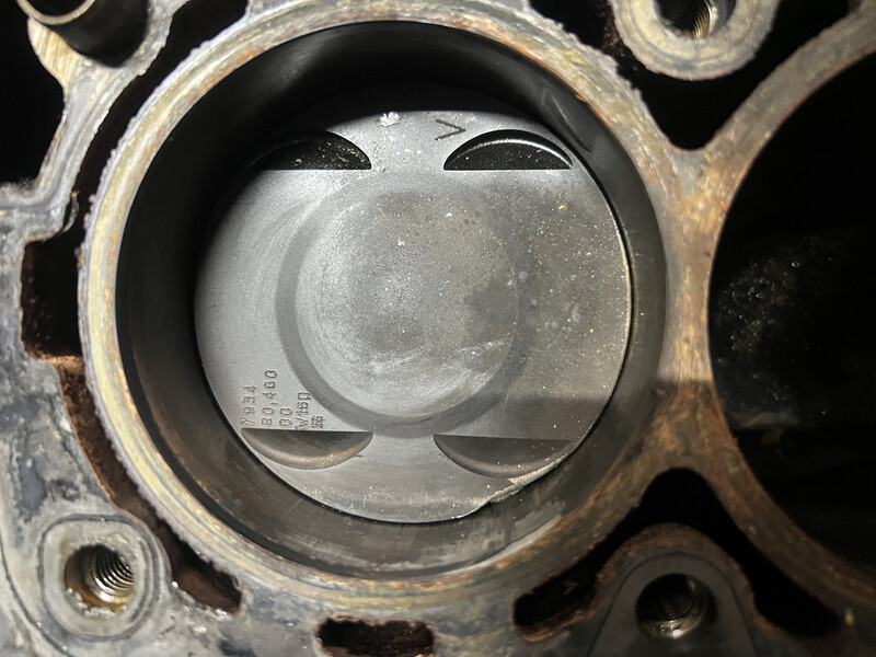 Поршень Opel Insignia A хетчбек 2010 р.  1.8 л бензин Вінниця