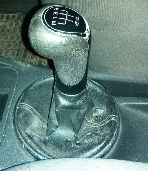 Ручка КПП 5J0711113M   Skoda Fabia