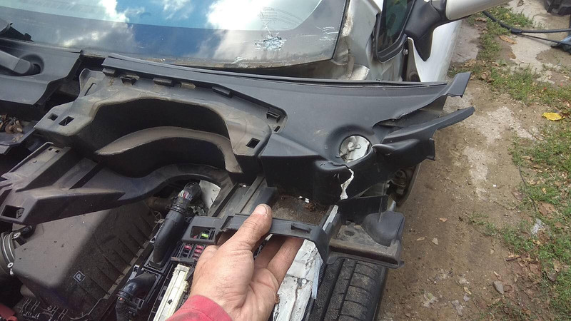 Жабо Toyota Auris хетчбек 2012 р.  1.6 л бензин Одеса