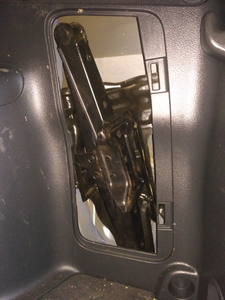 Крышка домкрата Toyota RAV4 2012 р.  2.5 л бензин Черкаси