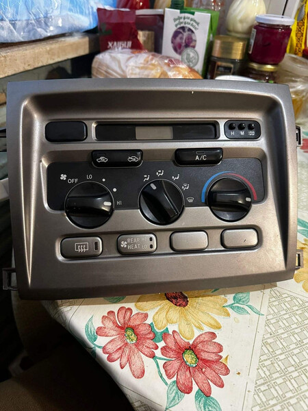 Блок управління клімат-контролем Toyota Land Cruiser 100  2004 4.7 Бензин 