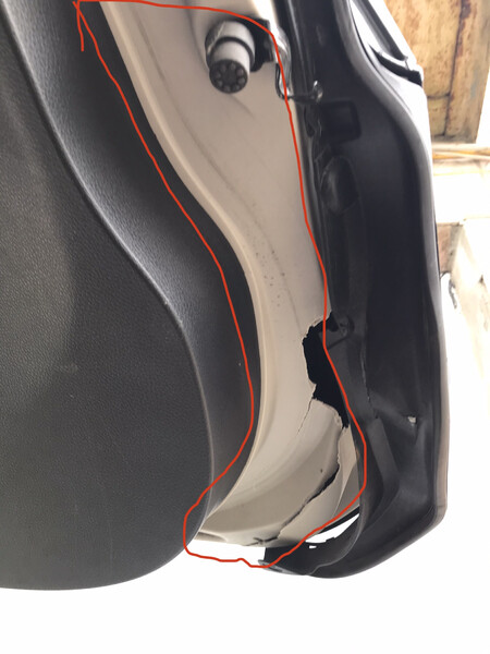 Пластик кришки багажника rogue Nissan Rogue  2016 2.5 Бензин 