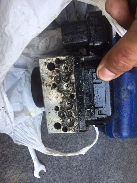 Блок управління ABS 47660 9Y422   Nissan Teana