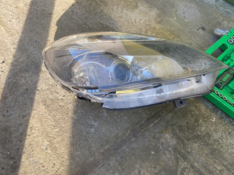 Фара Renault Clio хэтчбек 2009 г.  1.6 л бензин