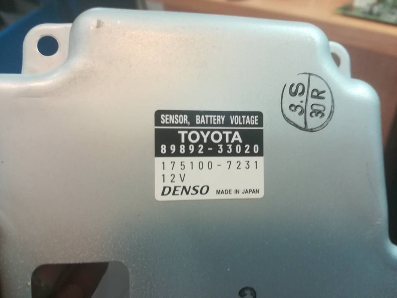 Sensor battery voltage Toyota Avalon  2015 2.4 Гибрид Одесса