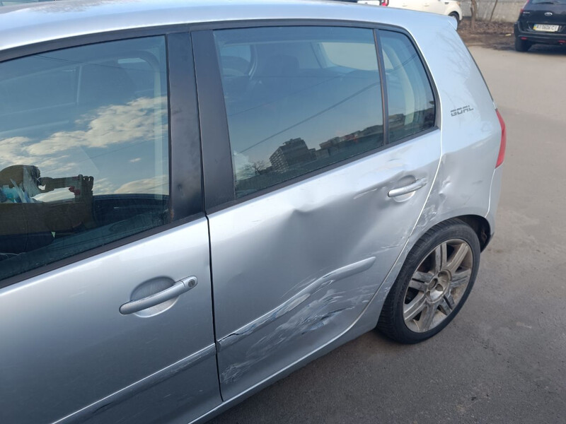 Двері задні Volkswagen Golf 5  2006 хетчбек 1.4 Бензин Бровари