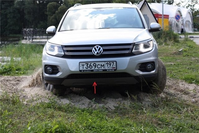 Решетка бампера 5N0853677B   Volkswagen Tiguan